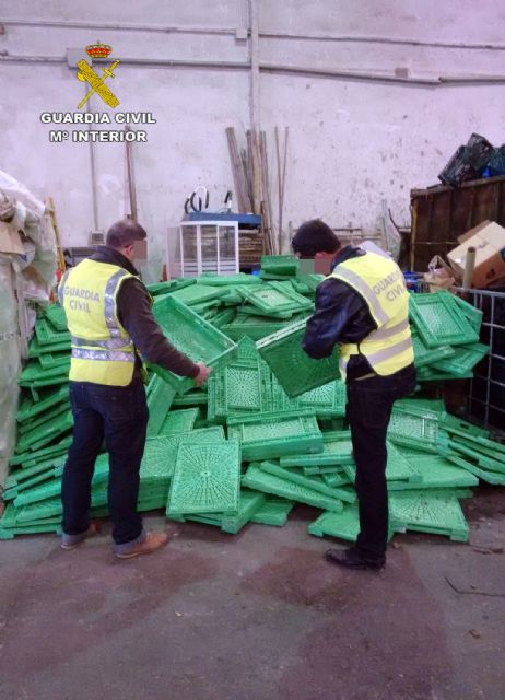 La Guardia Civil esclarece la sustracción de más de un millar de envases de plástico en Cieza