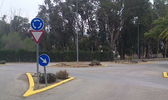 El Ayuntamiento acomete la señalización del 80% de los viales de la zona residencial de Ascoy