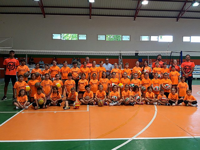 La escuela de voleibol del Club Voleadores Cieza se suma a la Semana del Deporte La escuela de voleibol del Club Voleadores Cieza se suma a la Semana del Deporte