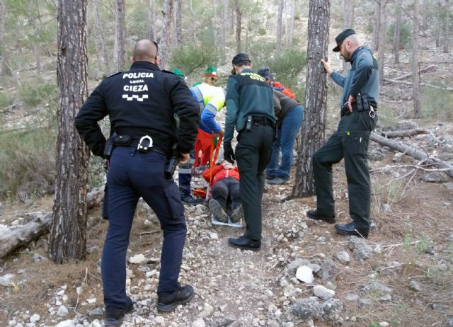 La Guardia Civil rescata a un senderista herido en el pasaje La Atalaya de Cieza