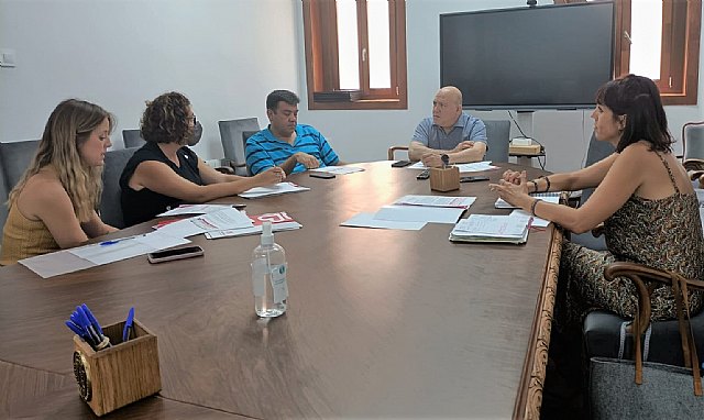 Lucas y Miñano se reúnen con las entidades sociales del municipio