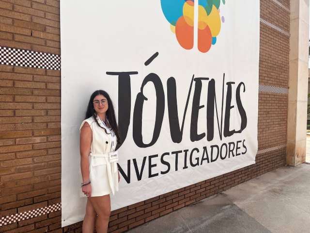 El alcalde de Cieza felicita a Nerea Rodríguez por su segundo premio en el Concurso Nacional de Jóvenes Investigadores