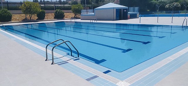 La temporada de baño en las piscinas del polideportivo municipal bate el récord de asistentes con respecto a años anteriores