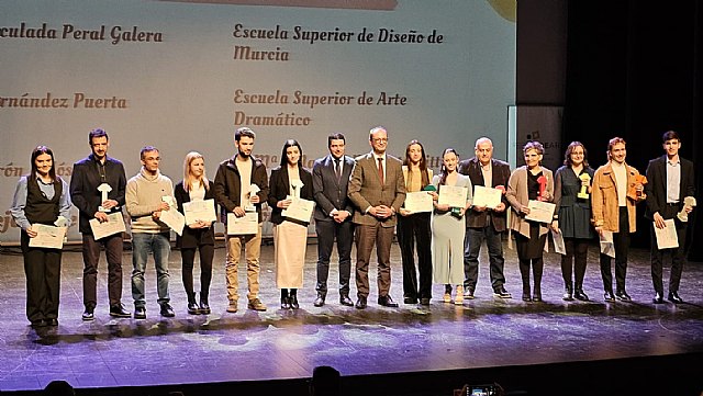 23 estudiantes reciben en Cieza los premios extraordinarios de enseñanzas artísticas profesionales, superiores y ESO para adultos