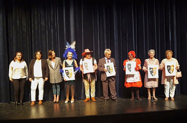 El Grupo de Teatro Senior de Las Morericas recibe el reconocimiento 'Mayor del Año 2023'