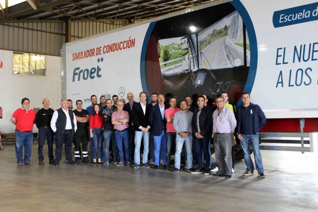 El simulador de conducción de Froet realiza su primera salida de formación a la empresa Hermanos Corredor de Cieza