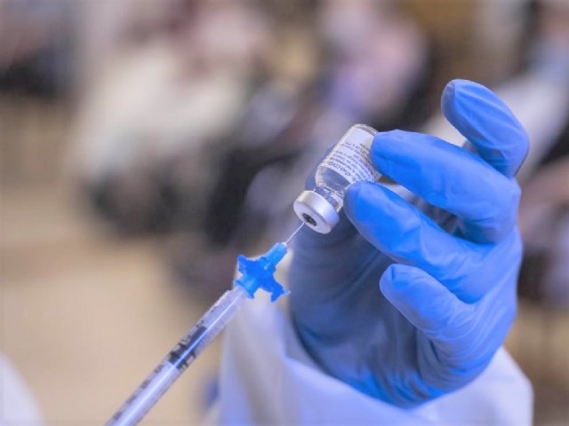 Ya pueden solicitar autocita para vacunarse los ciezanos nacidos entre 1962 y 1981