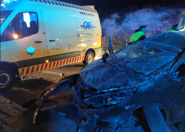 Servicios de emergencia rescataron y trasladaron al hospital a un hombre gravemente herido en accidente de tráfico ocurrido anoche en Cieza