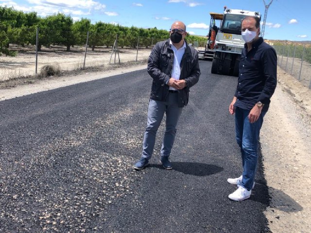 El alcalde visita las obras del camino de El Olmico al Cabezo Redondo pasando por El Acho