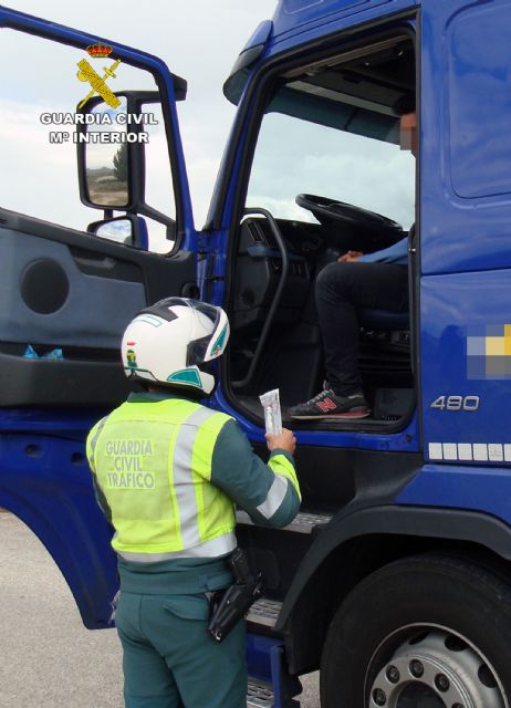 La Guardia Civil intercepta al conductor de un vehículo articulado de 26 toneladas conduciendo bajo los efectos de drogas