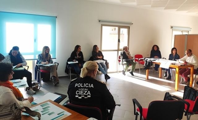 La Mesa de Coordinación Local contra la Violencia de Género se reúne bajo la presidencia de Amparo Pino, concejala de Mujer