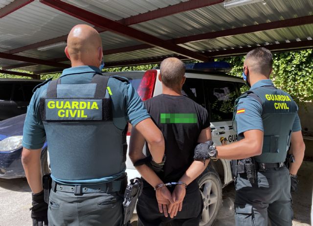 La Guardia Civil detiene a una persona dedicada a cometer atracos en Cieza