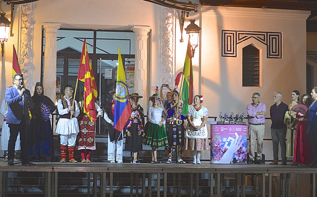 Recepción municipal a los grupos participantes en el XXXIII Festival Internacional de Folclore en el Segura