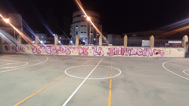 Juventud y Servicios Sociales celebraron este lunes un taller de grafiti conmemorando el Día de la Infancia