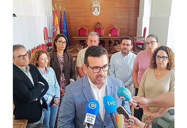El alcalde afirma que los presupuestos elaborados por el Gobierno y que no han salido adelante 'son fundamentales para el futuro de Cieza' El alcalde afirma que los presupuestos elaborados por el Gobierno y que no han salido adelante 'son fundamentales para el futuro de Cieza'