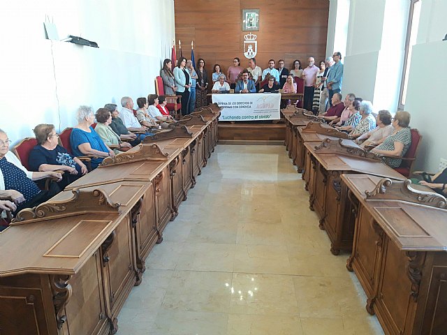 Cieza conmemora el Día Mundial del Alzheimer con la lectura del manifiesto 'Igualando derechos' Cieza conmemora el Día Mundial del Alzheimer con la lectura del manifiesto 'Igualando derechos'