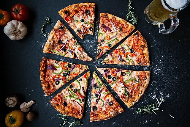 Domino´s Pizza abre su primera tienda en Cieza y donará la recaudación del día de apertura a la asociación ADIFAM