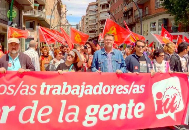 IU-Verdes saluda 'el primer gran acuerdo del Gobierno que sube el salario mínimo a 950 euros'