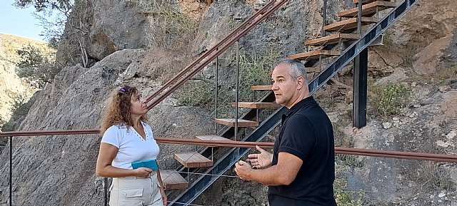 La concejala de Turismo realiza una visita técnica a la cueva-sima de La Serreta