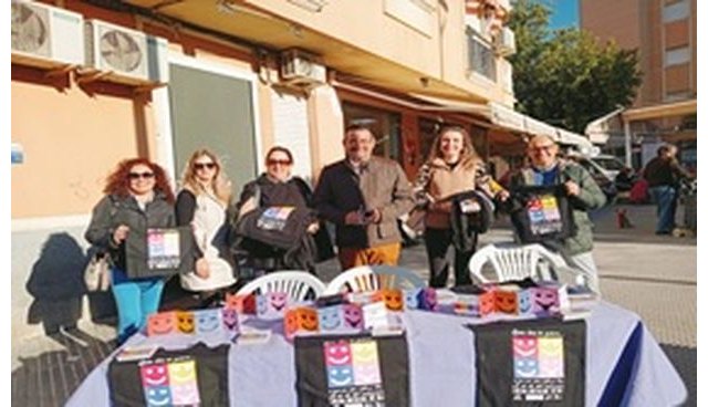 Tomás Rubio, Mari Ángeles Ruiz y Amparo Pino promocionan la campaña 'Quien bien te quiere...'
