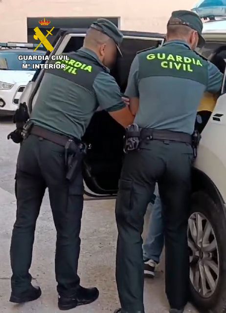 La Guardia Civil esclarece un robo con violencia a una anciana en Cieza con la detención de sus dos autores