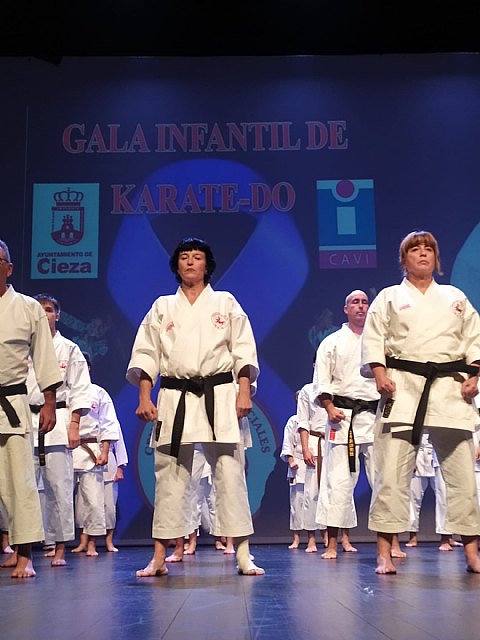 El Teatro Capitol acogió una gala de karate dentro de las actividades de Mujer contra la violencia machista